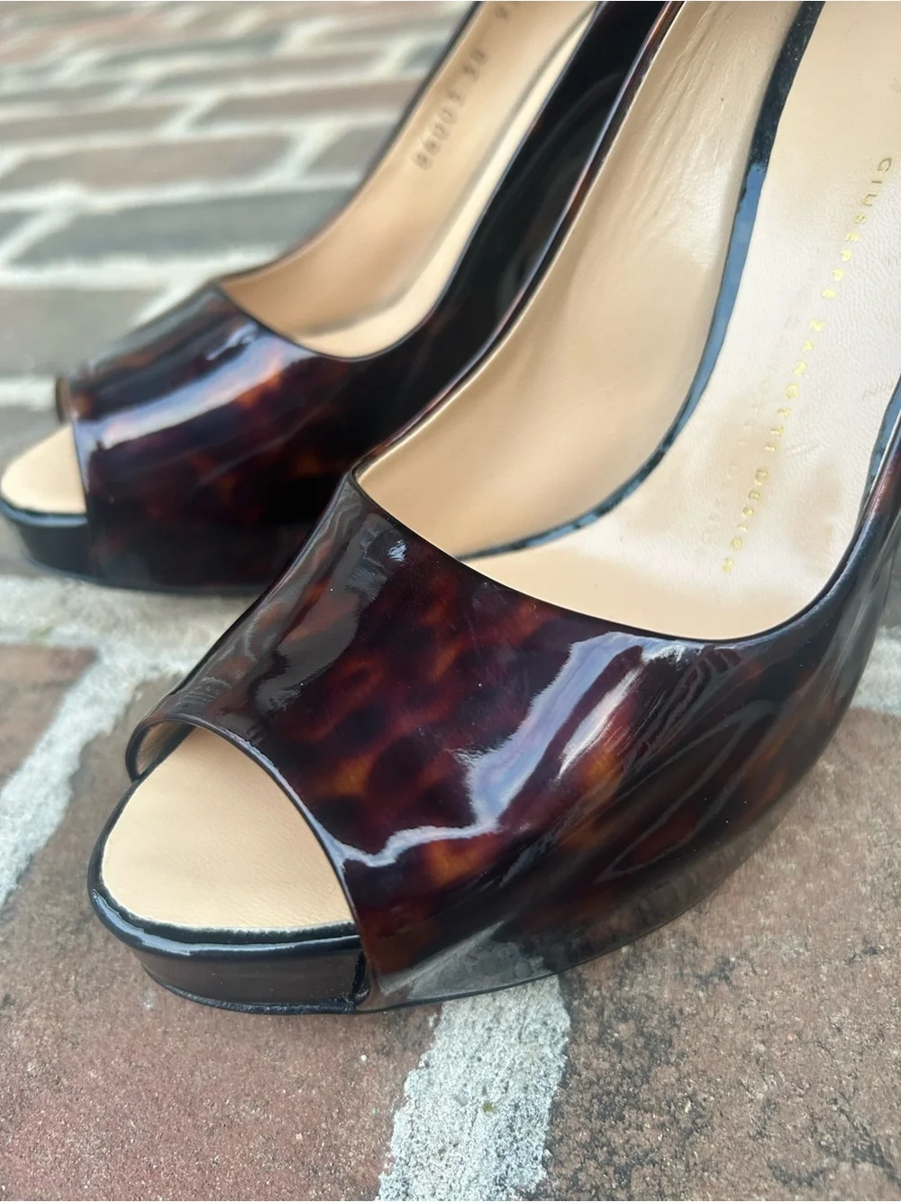 Giuseppe Zanotti sleek patent